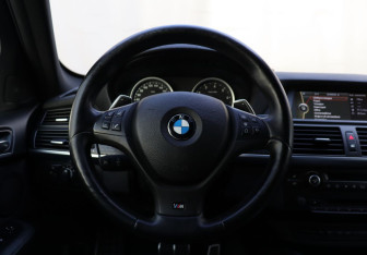 Подержанный автомобиль BMW X6 2013 года (15 фото)
