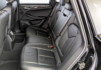 Подержанный автомобиль Porsche Macan 2015 года (12 фото)