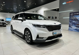 Подержанный автомобиль Kia Carnival 2021 года (3 фото)