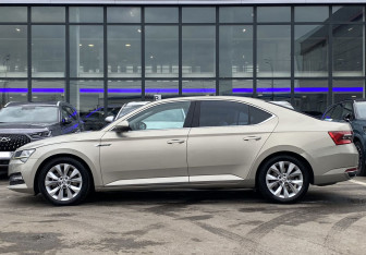 Подержанный автомобиль Skoda Superb Liftback 2019 года (8 фото)