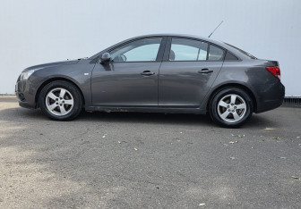 Подержанный автомобиль Chevrolet Cruze Sedan 2011 года (8 фото)