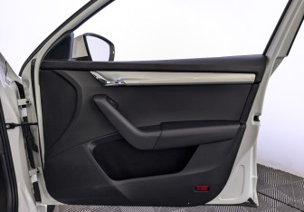 Подержанный автомобиль Skoda Octavia Liftback 2018 года (25 фото)