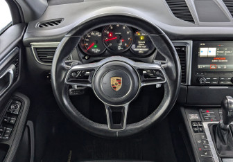 Подержанный автомобиль Porsche Macan 2016 года (21 фото)