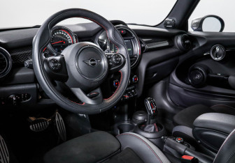 Подержанный автомобиль MINI Hatch 2019 года (14 фото)