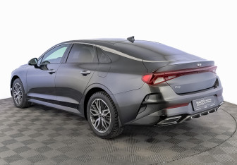 Подержанный автомобиль Kia K5 2021 года (7 фото)