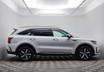 Подержанный автомобиль Kia Sorento 2022 года (4 фото)