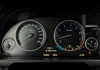 Подержанный автомобиль BMW X5 2015 года (13 фото)