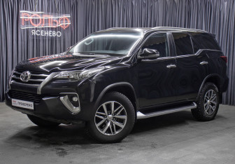 Подержанный автомобиль Toyota Fortuner 2017 года (1 фото)