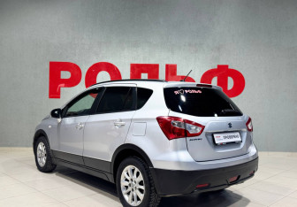 Подержанный автомобиль Suzuki SX4 Hatchback 2014 года (7 фото)