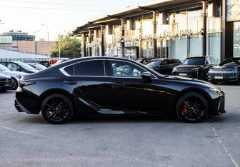 Подержанный автомобиль Lexus IS Sedan 2021 года (8 фото)