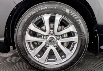 Подержанный автомобиль Toyota Land Cruiser Suv 2017 года (18 фото)