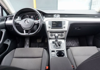 Подержанный автомобиль Volkswagen Passat Sedan 2017 года (13 фото)