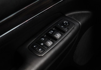 Подержанный автомобиль Jeep Grand Cherokee 2018 года (20 фото)