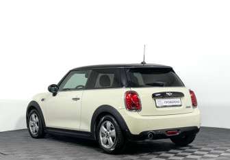 Подержанный автомобиль MINI Hatch 2015 года (7 фото)