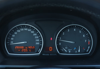 Подержанный автомобиль BMW X3 2009 года (18 фото)
