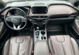 Подержанный автомобиль Hyundai Santa Fe 2019 года (10 фото)