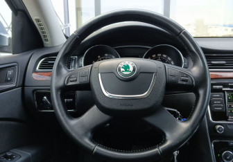 Подержанный автомобиль Skoda Superb Wagon 2012 года (12 фото)