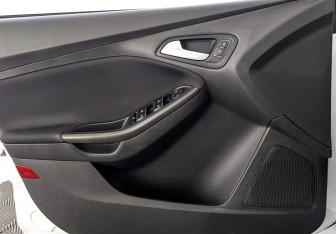 Подержанный автомобиль Ford Focus Hatchback 2018 года (19 фото)