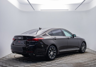 Подержанный автомобиль Hyundai Genesis 2014 года (5 фото)
