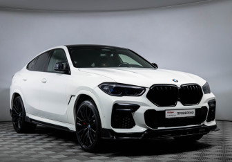 Подержанный автомобиль BMW X6 2021 года (3 фото)