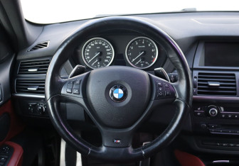 Подержанный автомобиль BMW X6 2013 года (15 фото)