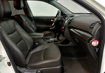 Подержанный автомобиль Kia Sorento 2011 года (27 фото)