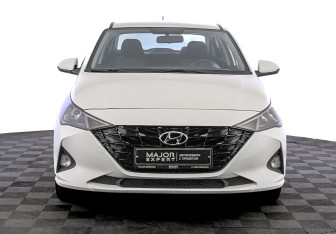 Подержанный автомобиль Hyundai Solaris Sedan 2021 года (2 фото)