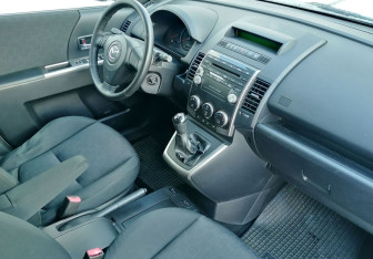 Подержанный автомобиль Mazda 5 2008 года (9 фото)