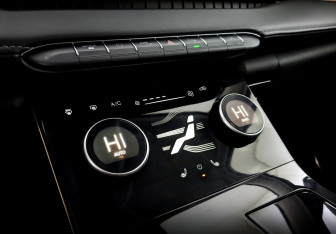 Подержанный автомобиль Exeed LX 2022 года (28 фото)