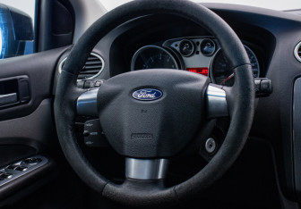 Подержанный автомобиль Ford Focus Sedan 2008 года (15 фото)