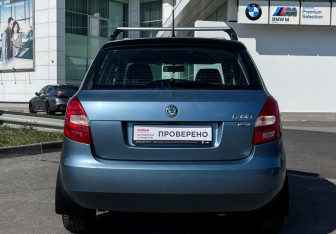 Подержанный автомобиль Skoda Fabia Hatchback 2011 года (6 фото)
