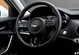 Подержанный автомобиль Kia Stinger 2018 года (13 фото)