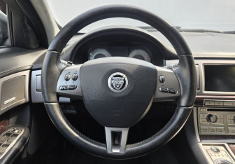 Подержанный автомобиль Jaguar XF Sedan 2009 года (12 фото)