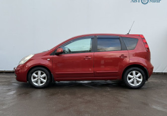 Подержанный автомобиль Nissan Note 2008 года (8 фото)