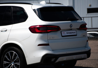 Подержанный автомобиль BMW X5 2019 года (31 фото)