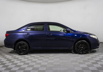 Подержанный автомобиль Toyota Corolla Sedan 2008 года (4 фото)