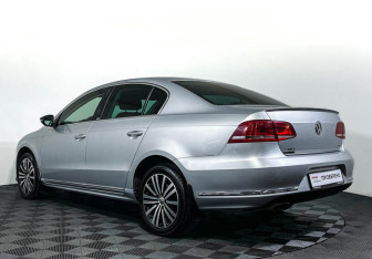 Подержанный автомобиль Volkswagen Passat Sedan 2014 года (7 фото)