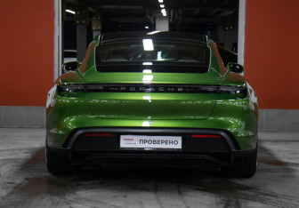 Подержанный автомобиль Porsche Taycan 2022 года (6 фото)