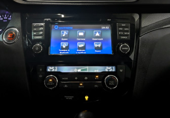 Подержанный автомобиль Nissan X-Trail 2017 года (15 фото)