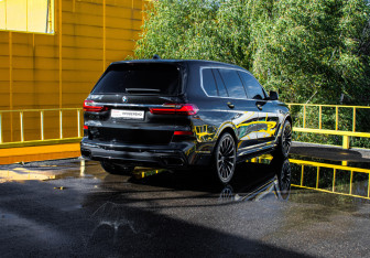 Подержанный автомобиль BMW X7 2019 года (4 фото)