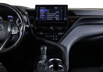 Подержанный автомобиль Toyota Camry Sedan 2021 года (14 фото)