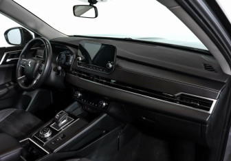 Подержанный автомобиль Mitsubishi Outlander 2021 года (6 фото)