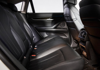 Подержанный автомобиль BMW X6 2016 года (11 фото)