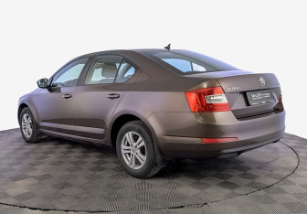 Подержанный автомобиль Skoda Octavia Liftback 2017 года (7 фото)