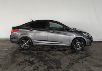 Подержанный автомобиль Hyundai Solaris Sedan 2012 года (4 фото)