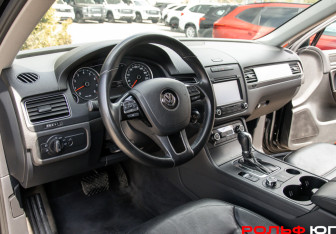 Подержанный автомобиль Volkswagen Touareg 2012 года (14 фото)