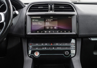 Подержанный автомобиль Jaguar F-Pace 2020 года (18 фото)