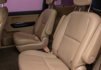 Подержанный автомобиль Kia Carnival 2018 года (9 фото)