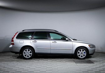 Подержанный автомобиль Volvo V50 2004 года (4 фото)