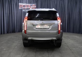 Подержанный автомобиль Mitsubishi Pajero Sport 2019 года (6 фото)